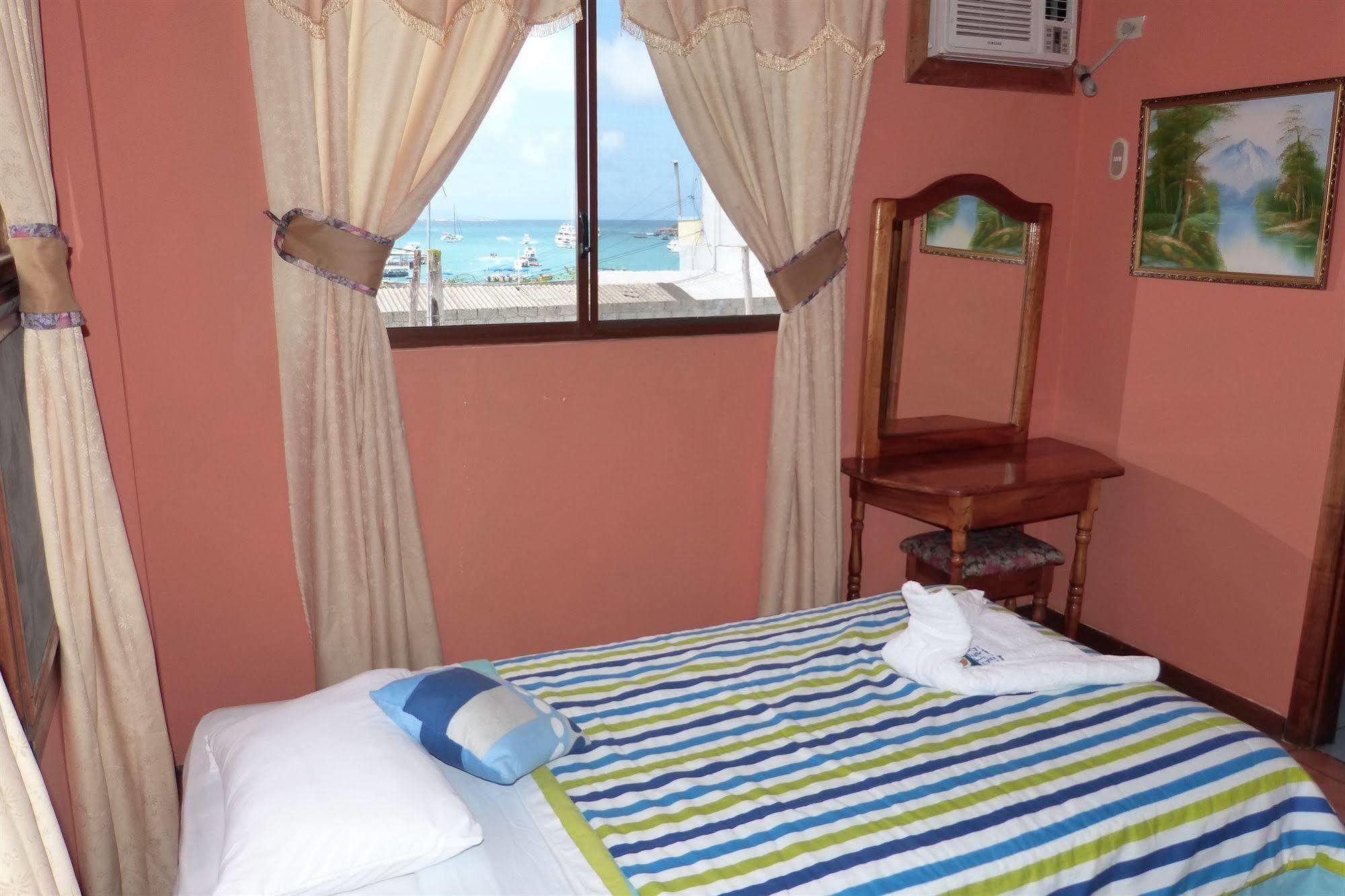 Hostal Castro Galapagos Puerto Ayora  Ngoại thất bức ảnh