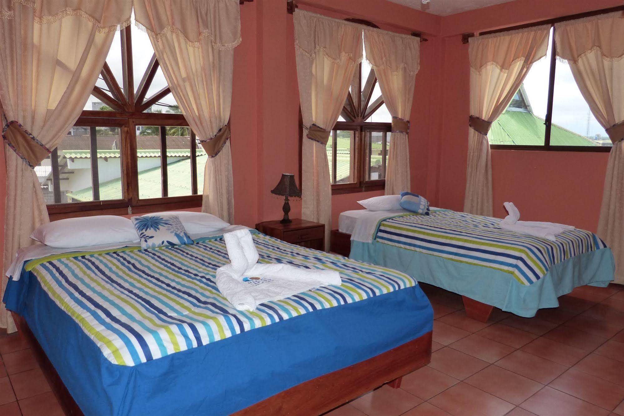 Hostal Castro Galapagos Puerto Ayora  Ngoại thất bức ảnh