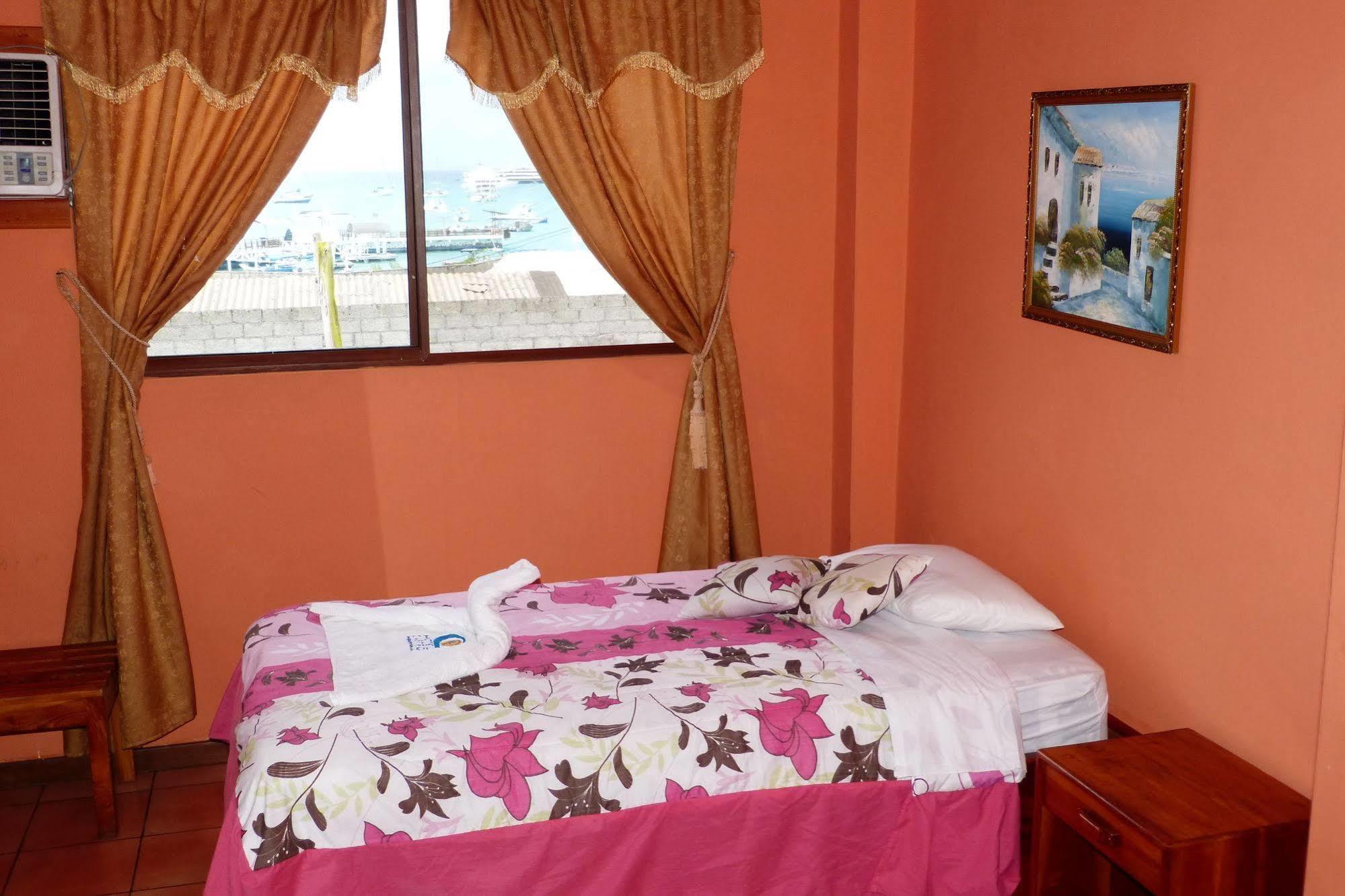 Hostal Castro Galapagos Puerto Ayora  Ngoại thất bức ảnh